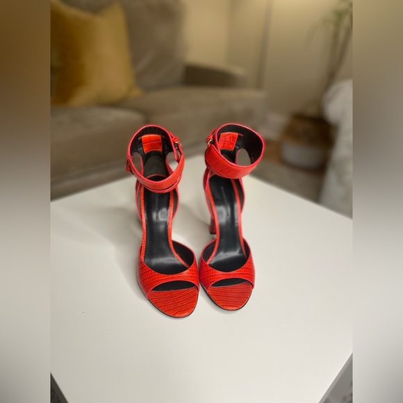 The red Queen 😍 - Picture 2 of 11